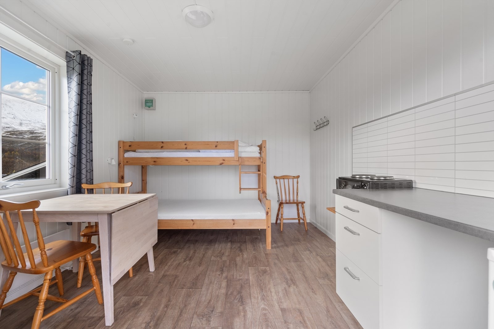 Interiør hytte nr. 5 Galleribilde