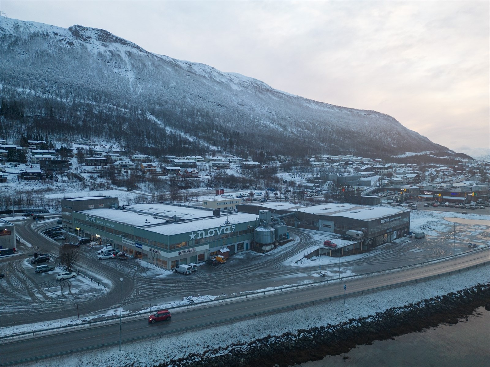 Flott beliggenhet i Tromsdalen Galleribilde