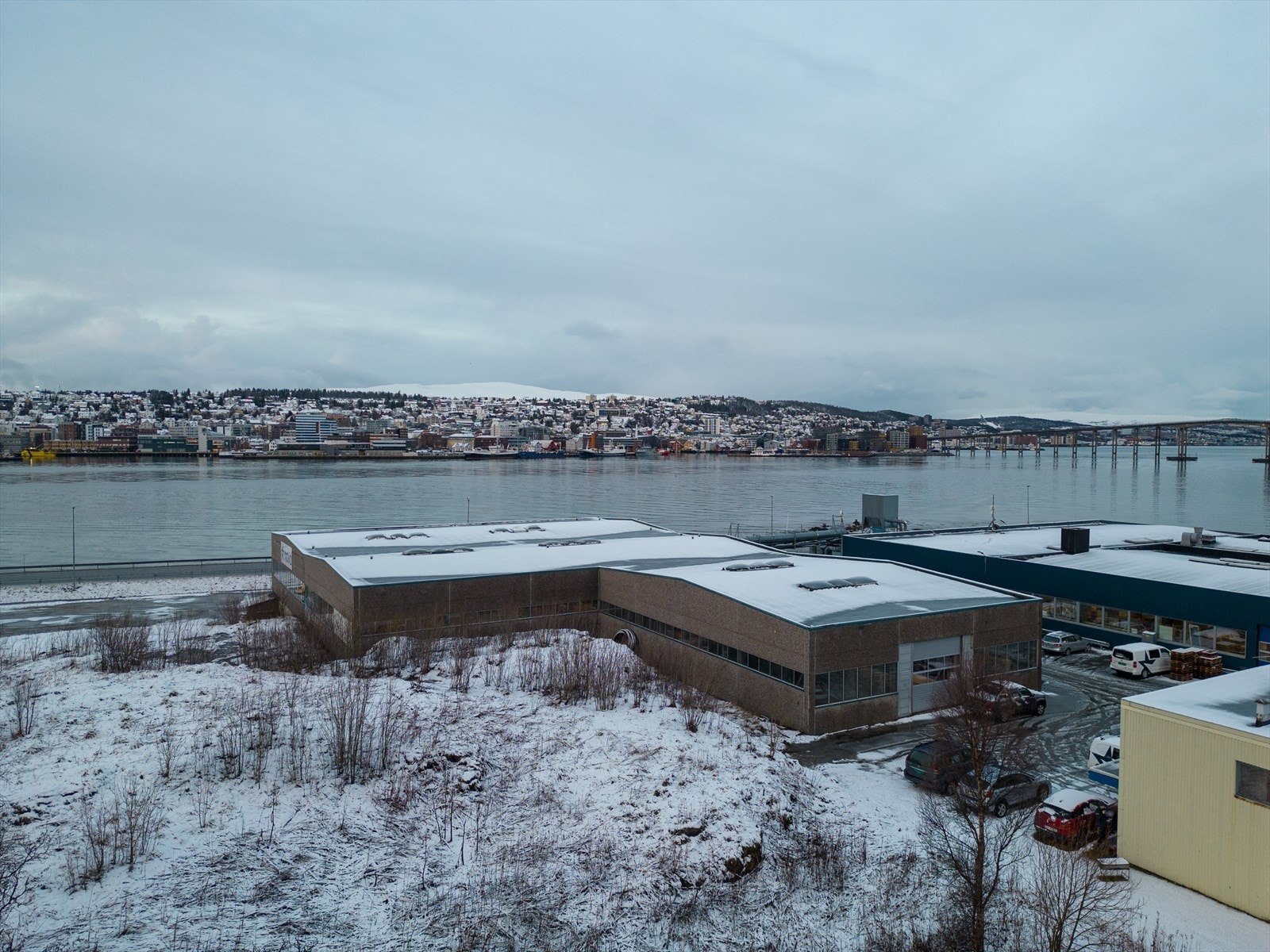 Baksiden av bygget, vendt mot sundet Galleribilde