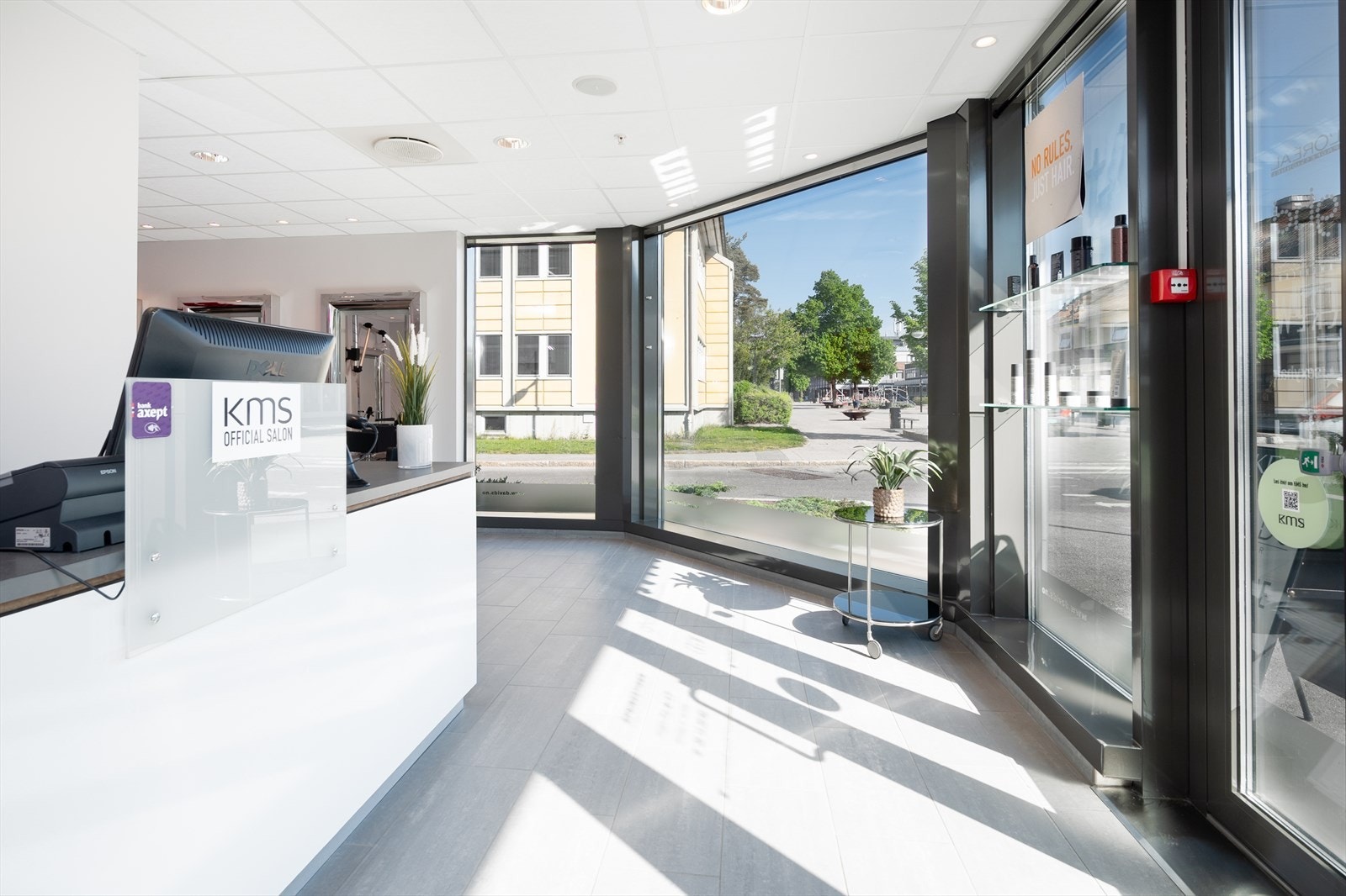 Store vindusflater gir godt med lysinnslipp Galleribilde