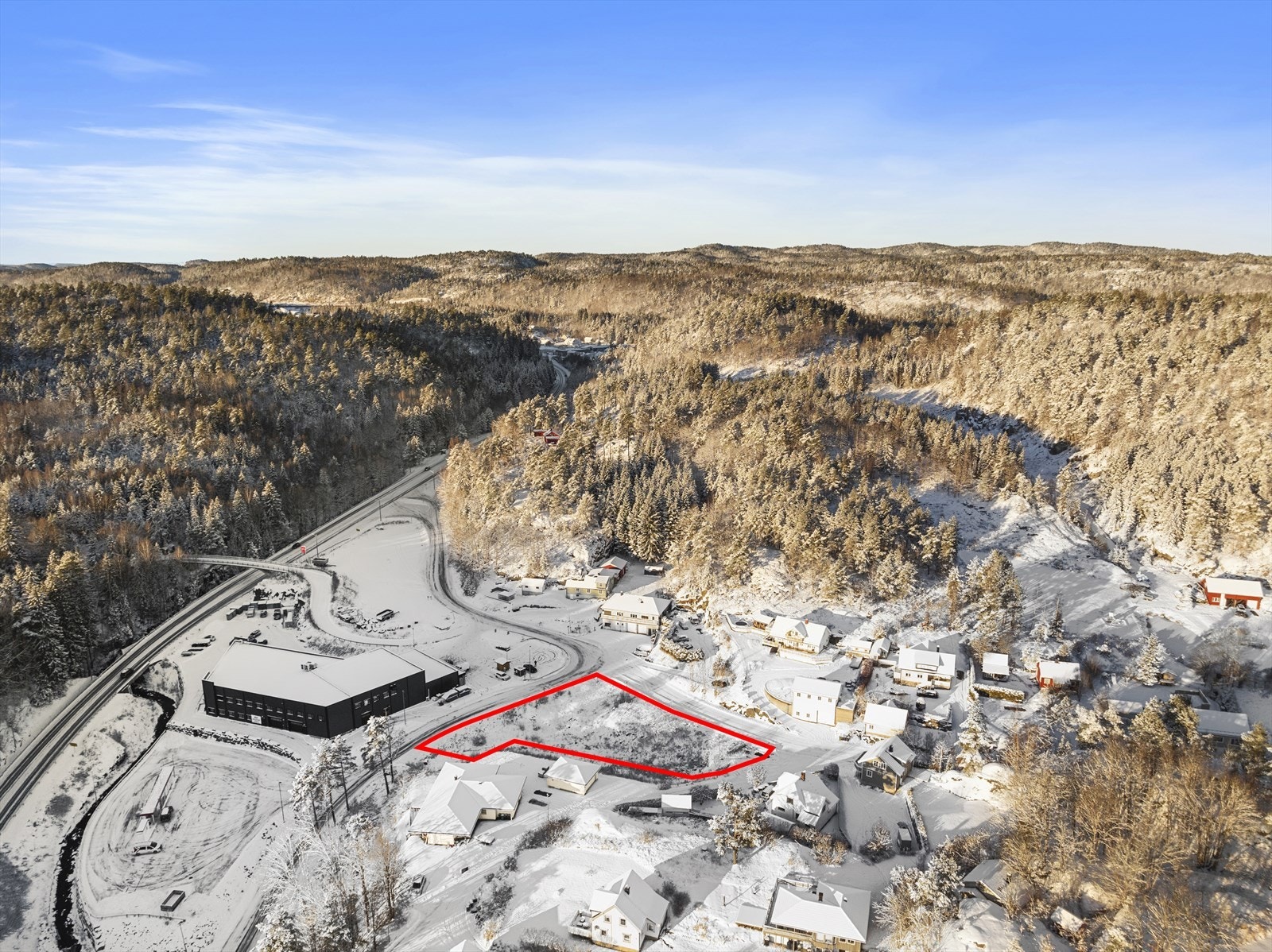 Bildet viser eiendommens omtrentlige grenser - Se kart i salgsoppgave for nøyaktig tomtegrense Galleribilde