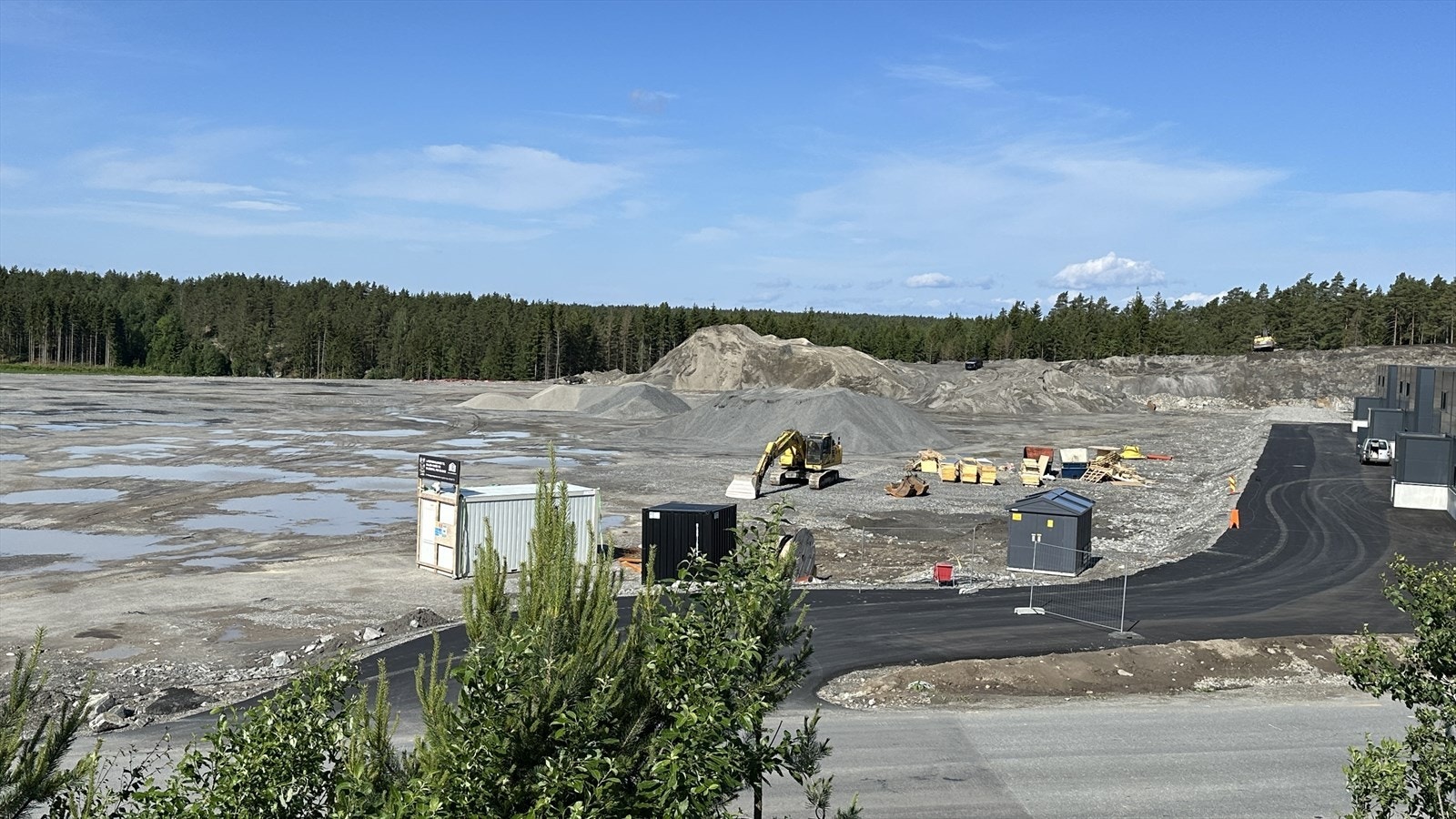 Byggene på nabotomten er ferdigstilt. Galleribilde