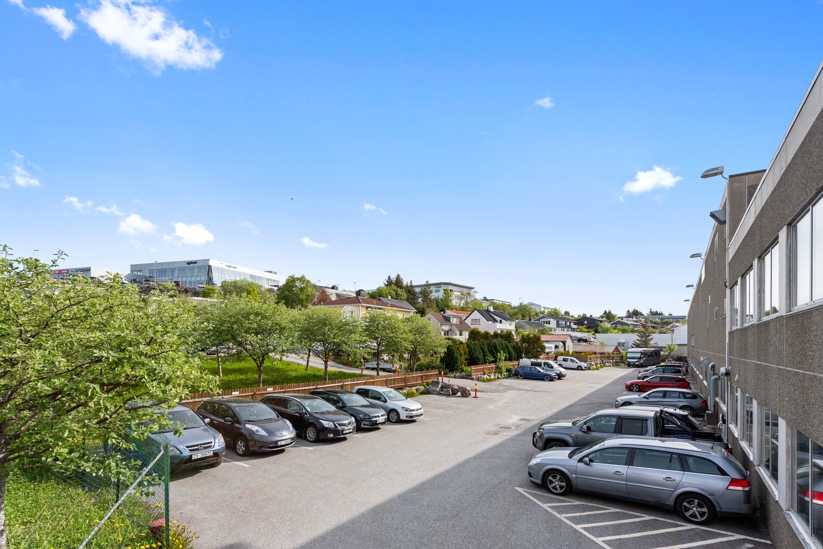 Parkeringsplasser ute Galleribilde