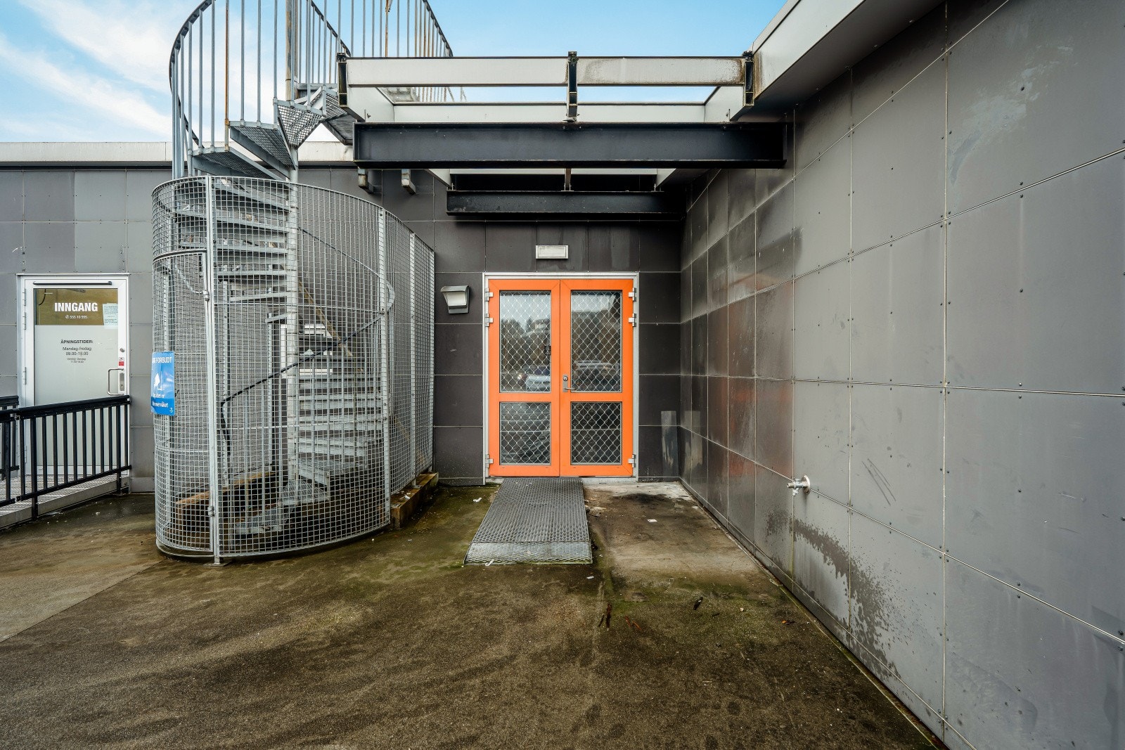 Inngang varelevering fra parkeringsområde i tredje etasje Galleribilde