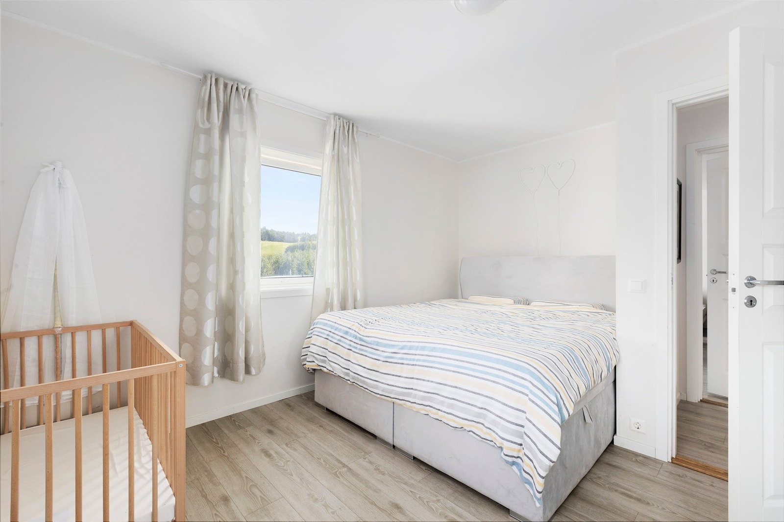 Lyst og trivelig soverom. Galleribilde