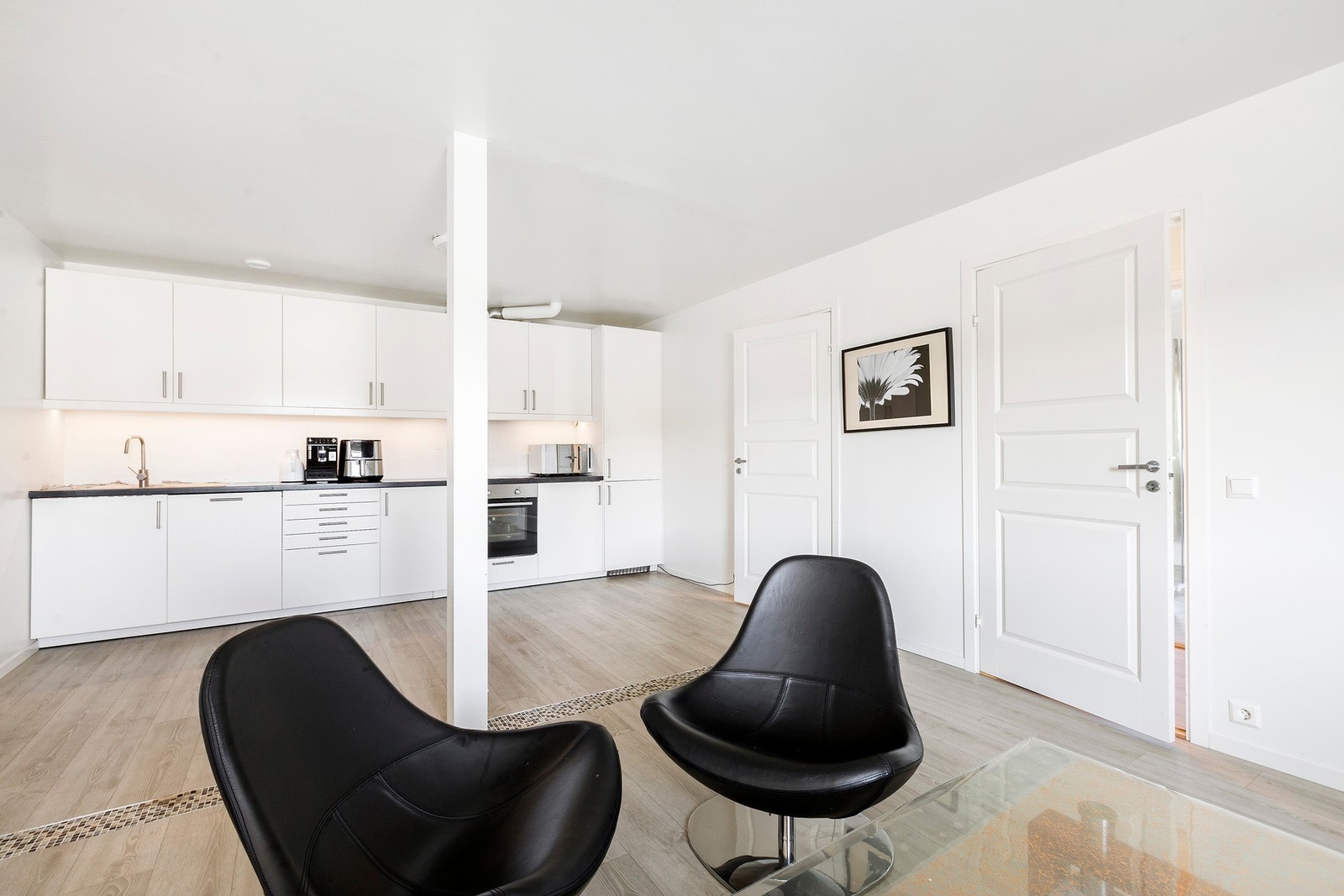 Velkommen til Heimdalsvegen 154 og denne næringsseksjonen. OBS: Salgsoppgave med vedlegg lastes ned til høyre i annonsen. Ta kontakt med megler ved spørsmål. Galleribilde