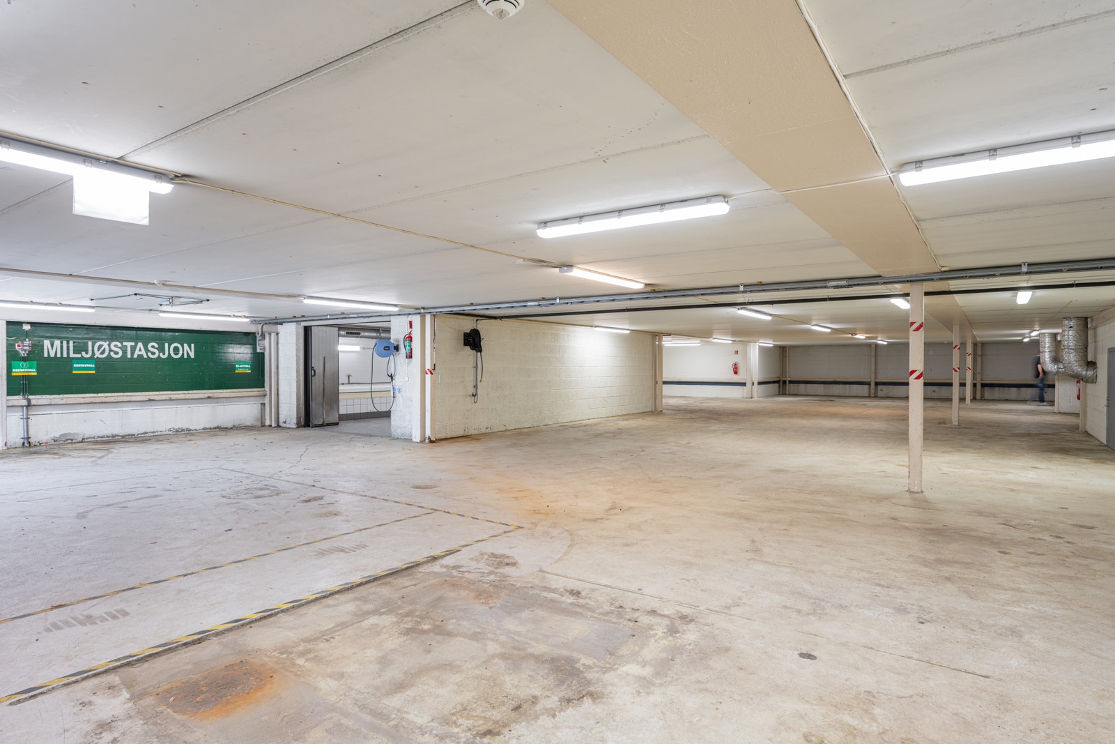 Parkeringsanlegg i 1.etg. plass til 18-20 p-plasser. Galleribilde