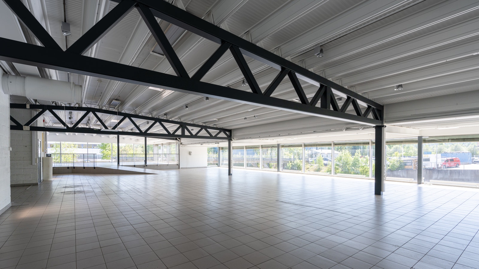 Salgs- og utstillingslokaler er på ca. 779 kvm. Galleribilde