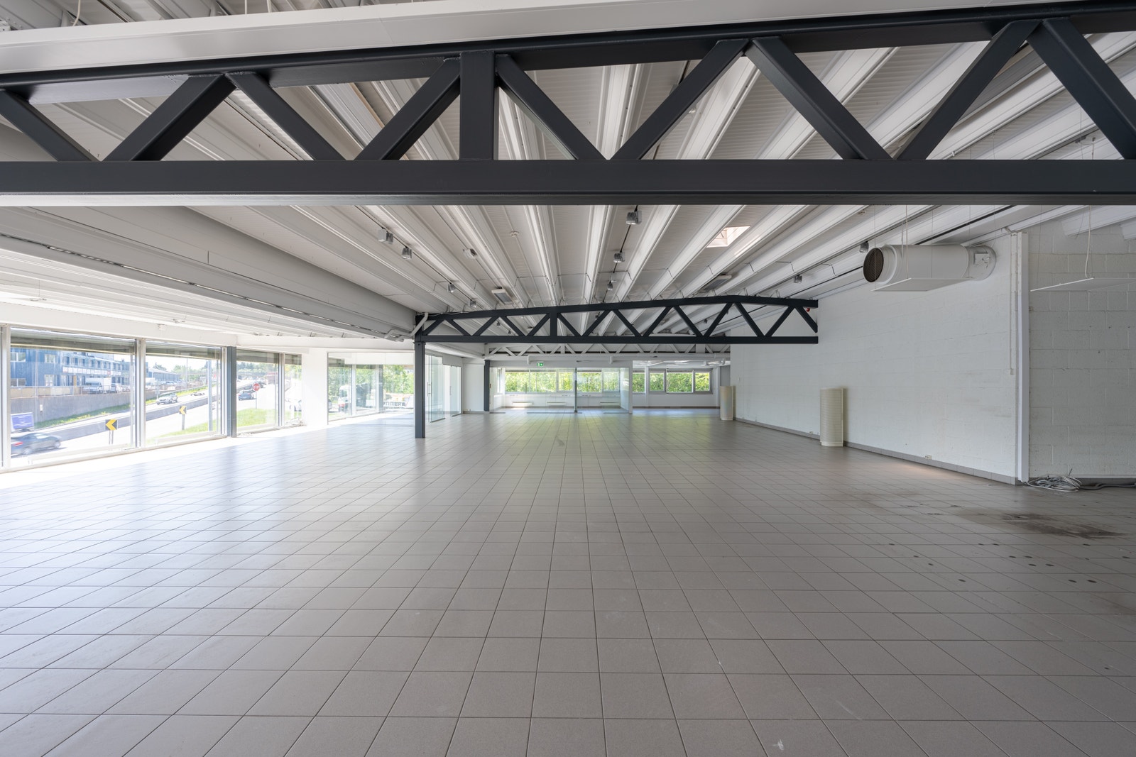 Salgsområdet har god eksponering mot Østre Aker vei. Her kjører det noen tusen biler forbi daglig. Galleribilde