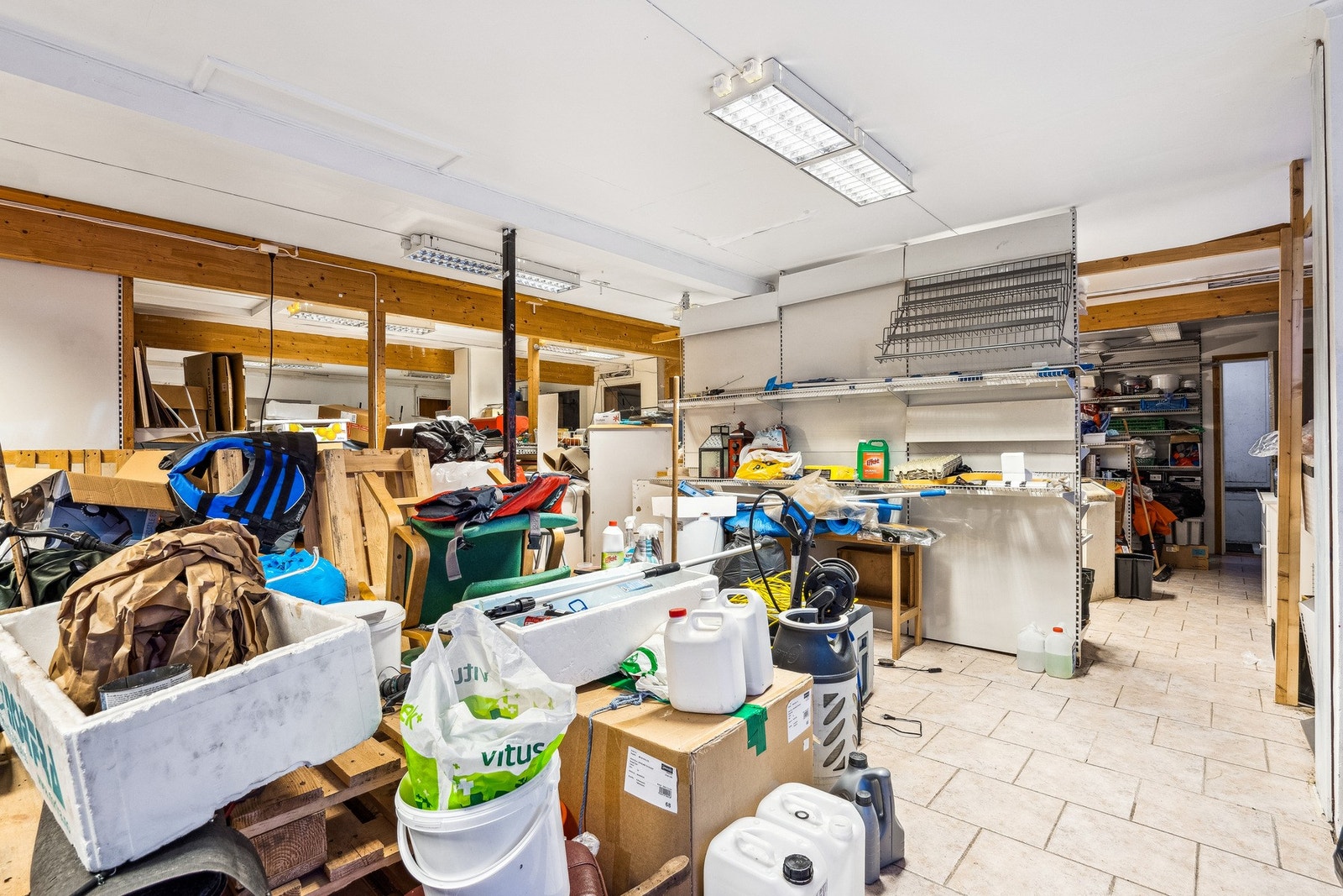 Annet. Tidligere bensinstasjons området. Galleribilde