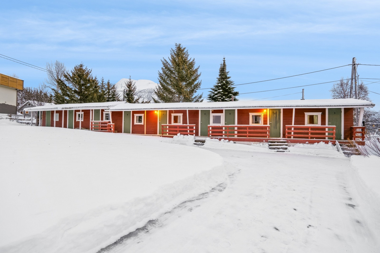 Ute - Utleie hytter som leies ut av selger som expressen camping. Galleribilde