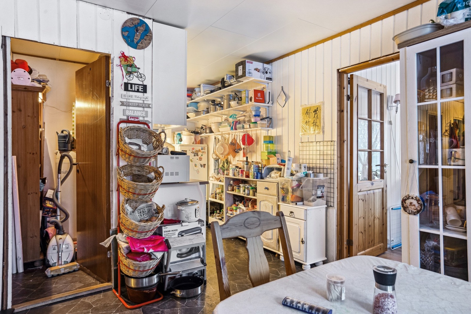 Kjøkken til hoved leilighet. Galleribilde