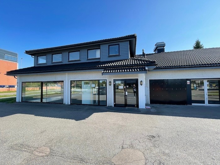 Flotte og sentrale lokaler med parkeringsmuligheter. Galleribilde