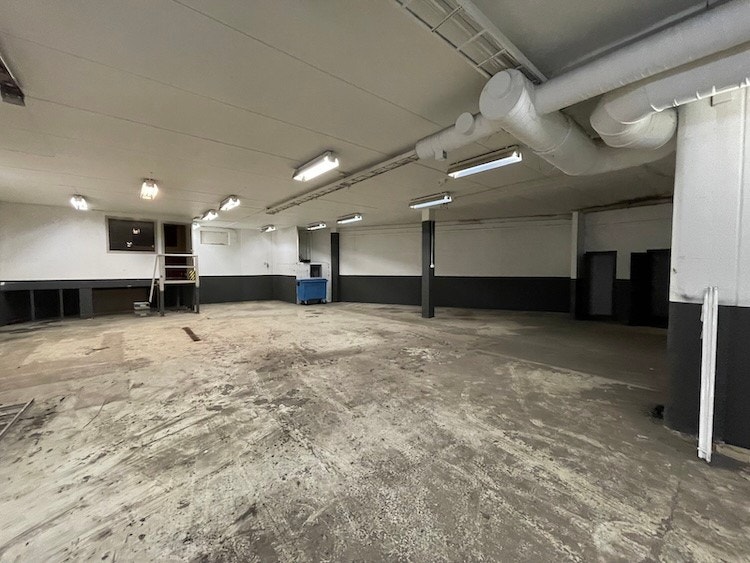 Kjeller med mulighet for verksted/bilvask, lager etc Galleribilde