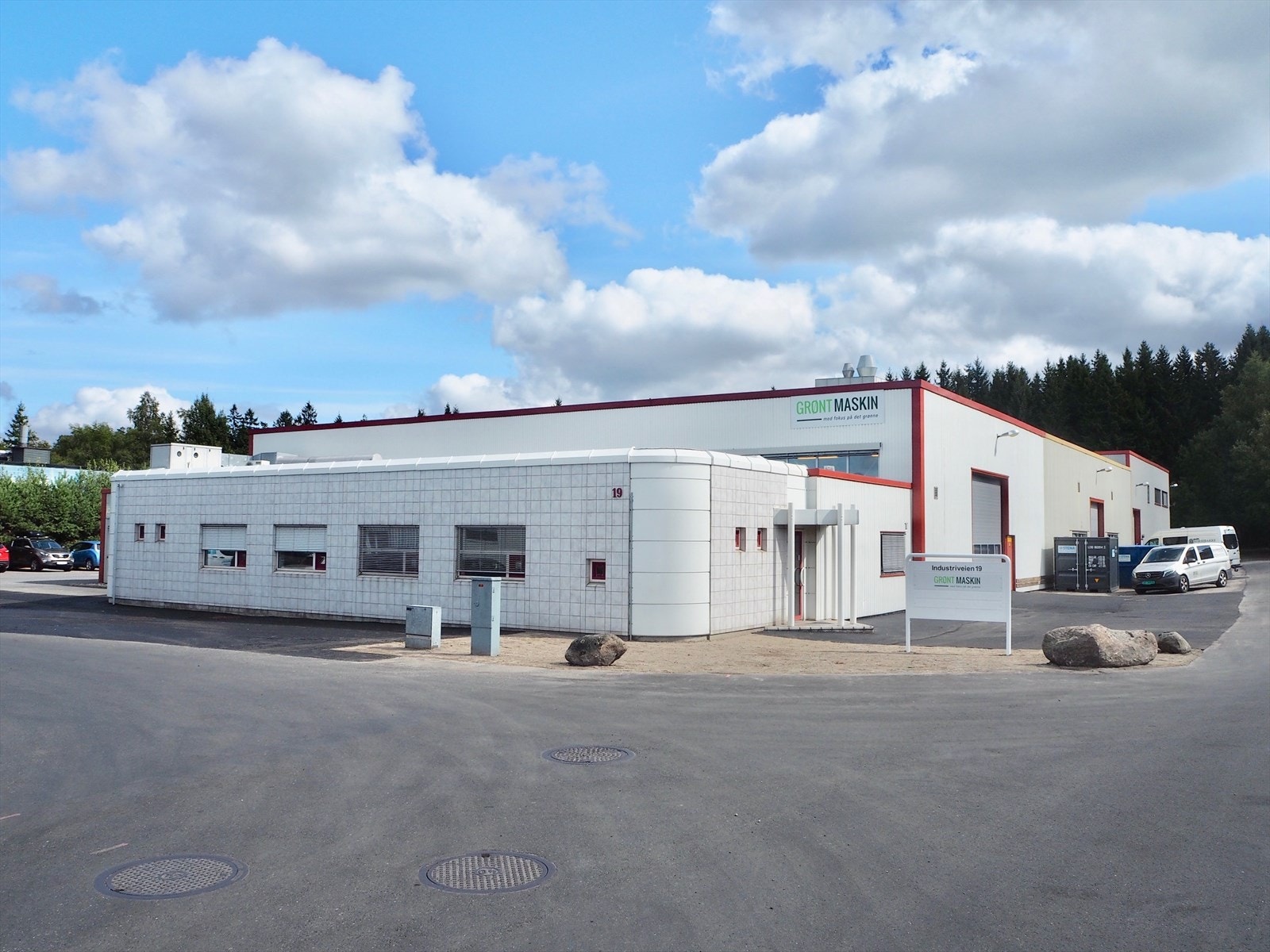 EiendomsMegler1 Næringsmegling har gleden av å presentere Ordfører Utnes vei 19. Kombinasjonsbygg med lager/kontor. Galleribilde