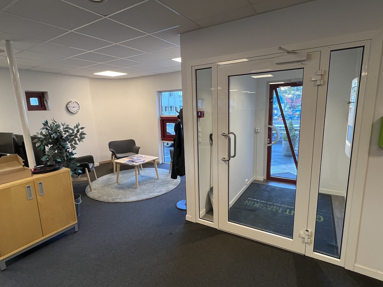 Inngangsparti kontor Galleribilde