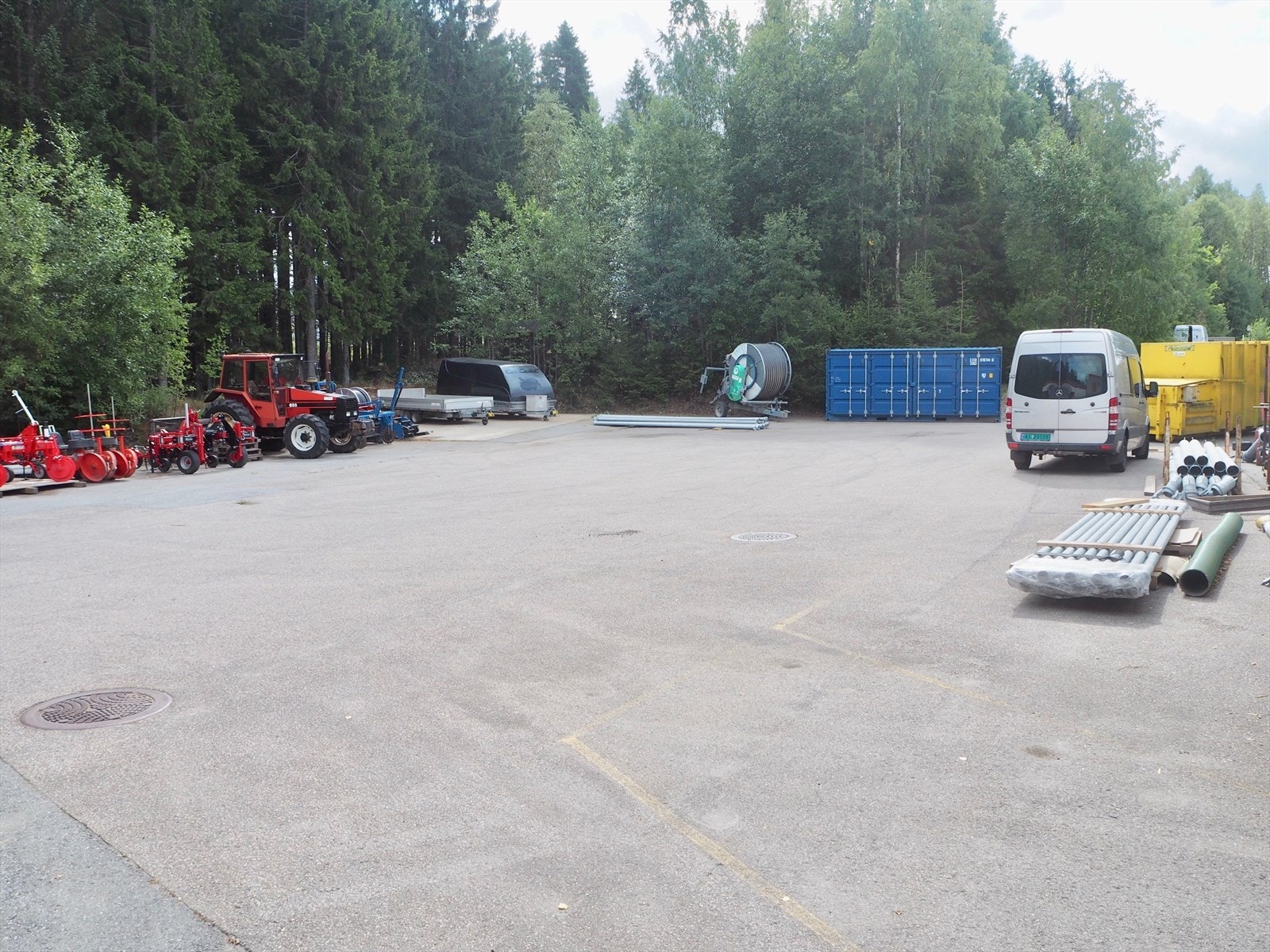 Gårdsplass mot øst Galleribilde