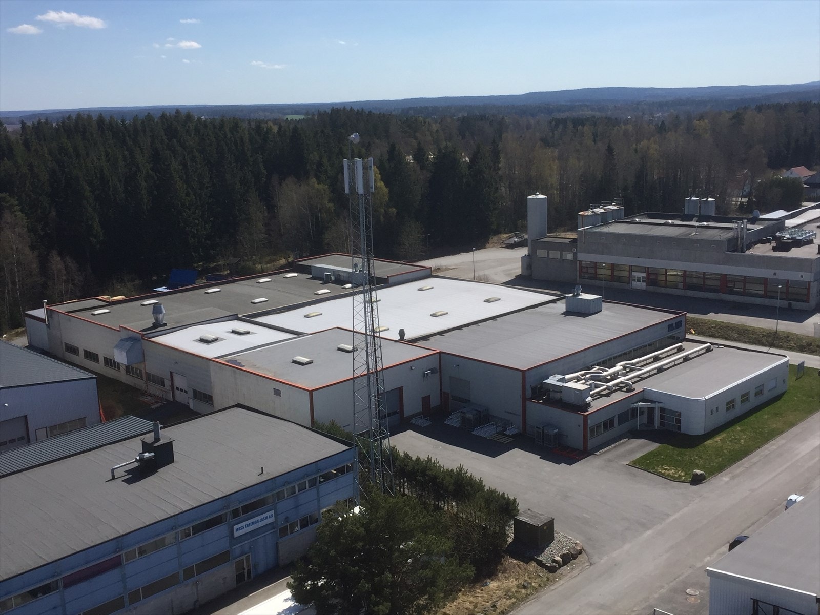 Seksjon vest: lager med kjøreporter mot syd og vest samt verksteddel med kjøreport mot syd ca. 1503 kvm. BTA, kompressorrom ca. 25 kvm. BTA kontordel mot vest ca. 355 kvm., BTA lagerkontor ca. 25 kvm. BTA, samlet ca. 1908 kvm. BTA. Galleribilde