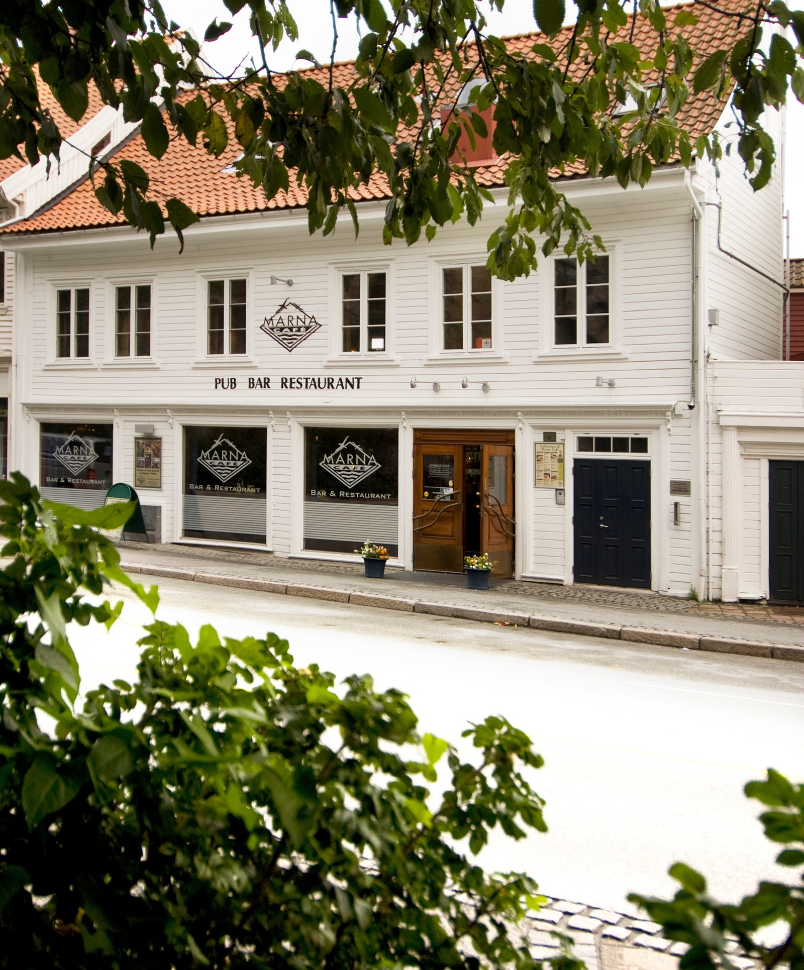 Inngangsparti fra forsiden. Galleribilde