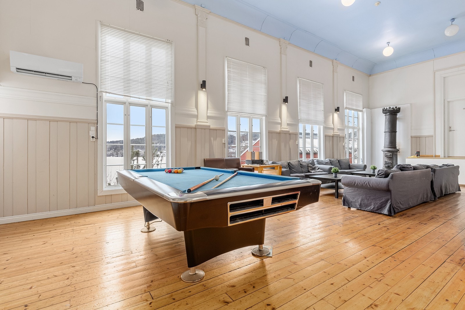 Oppholdsrom/stue. Galleribilde