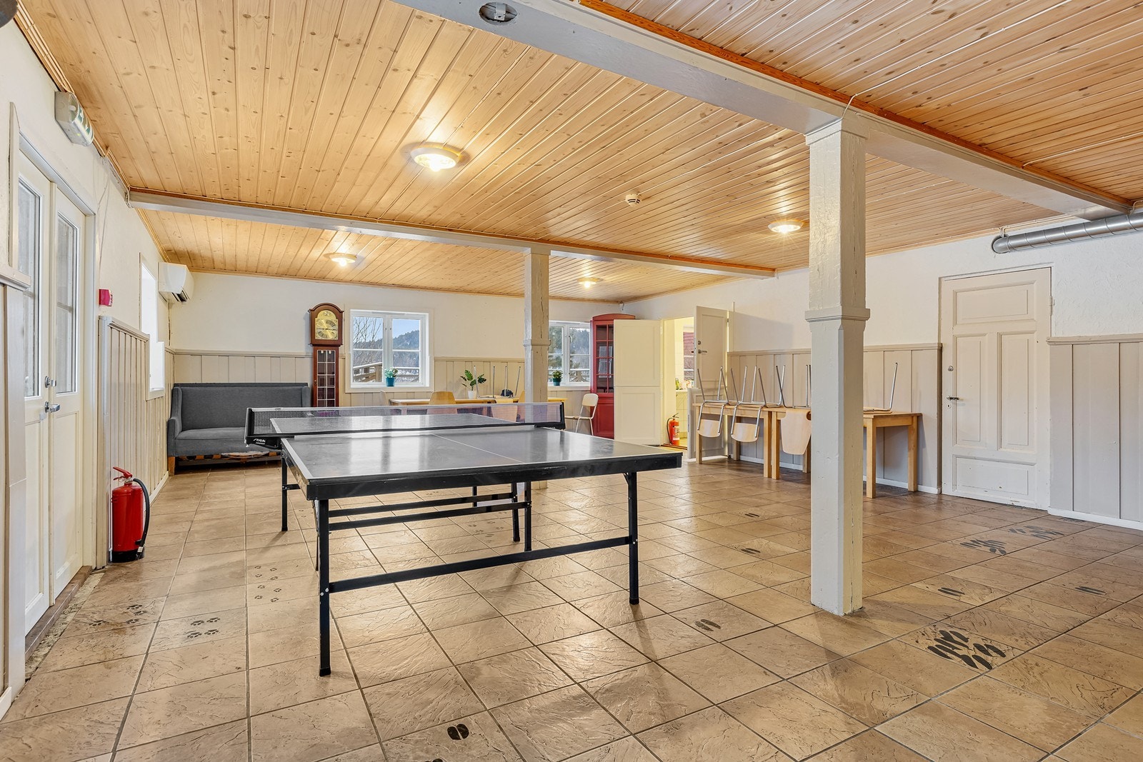 Forsamlingslokale. Galleribilde