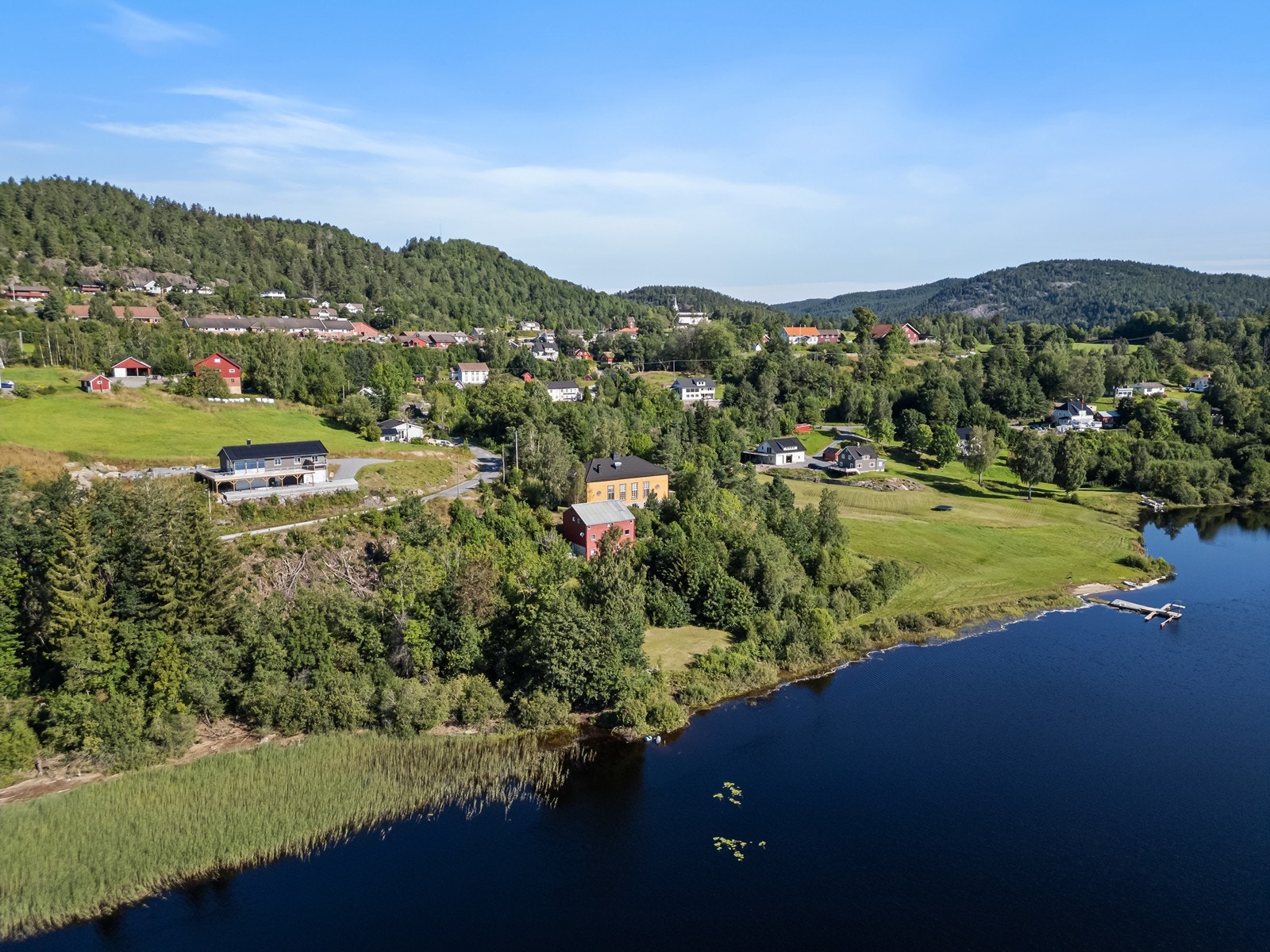 Flott utsikt til Gjerstadvatnet Galleribilde
