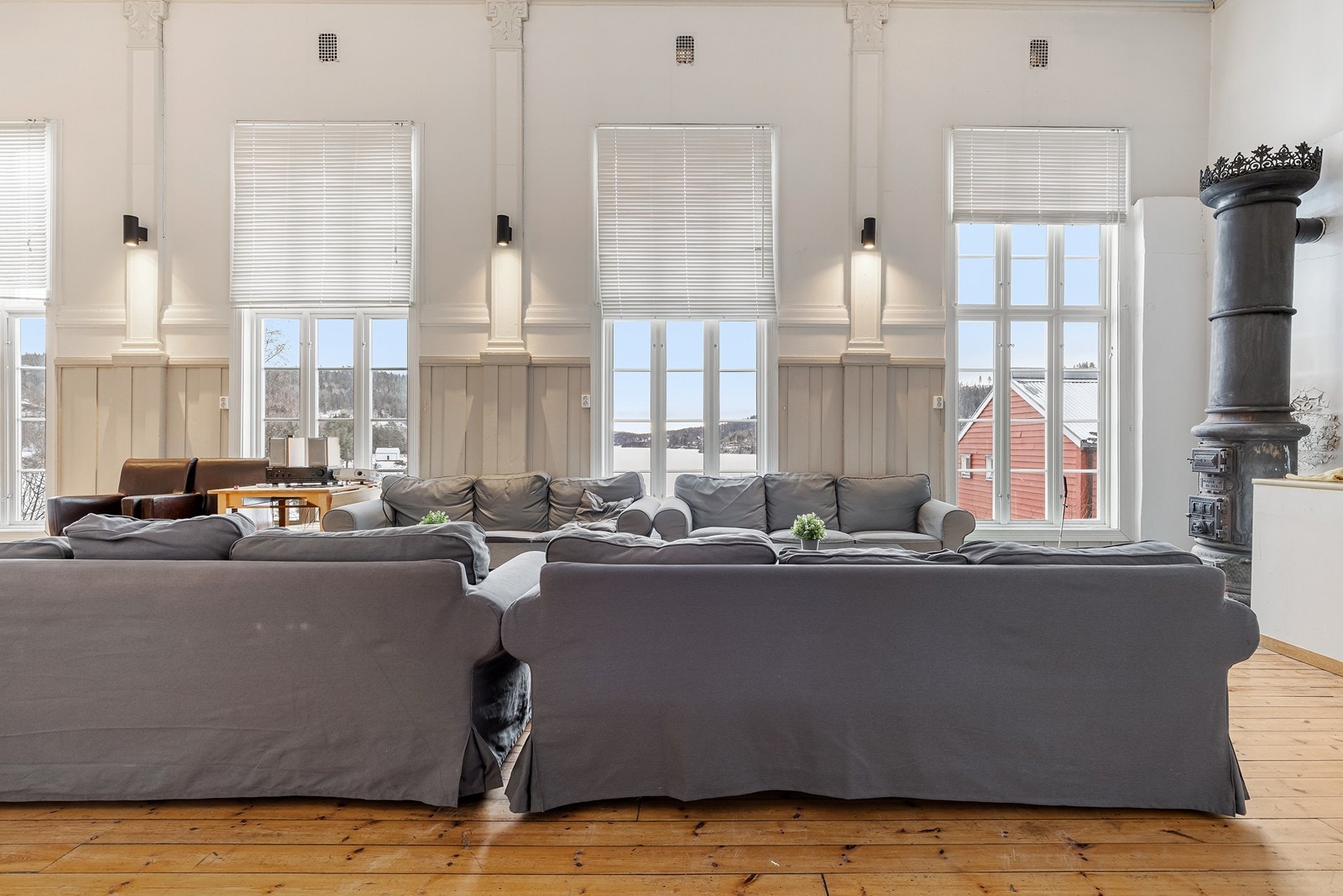 Oppholdsrom/stue. Galleribilde