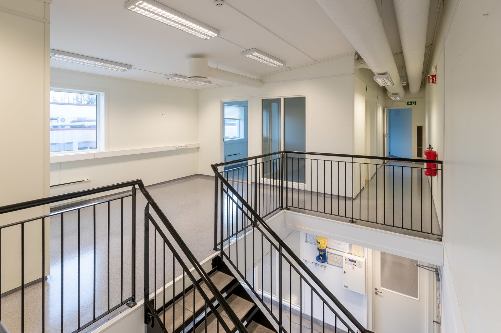 Trapp opp til kontorfløy 2. etasje Galleribilde