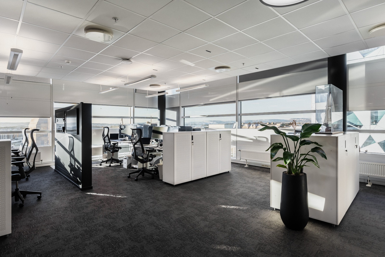 Lokalene er lyse og luftige Galleribilde