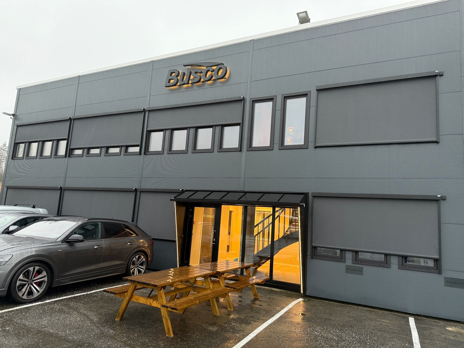 Administrasjons og kontor-delen hos oss Galleribilde