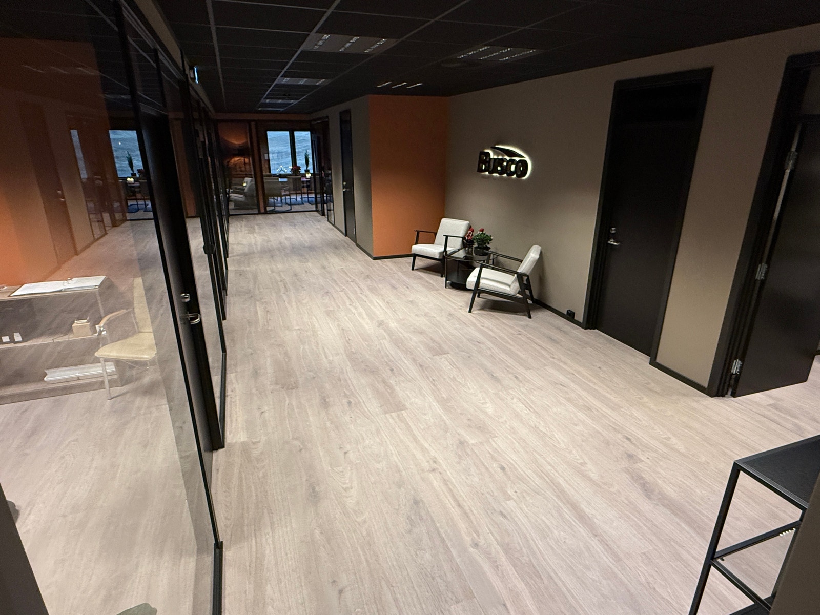 Moderne lokaler, kontorer til leie sammen med lokaler Galleribilde