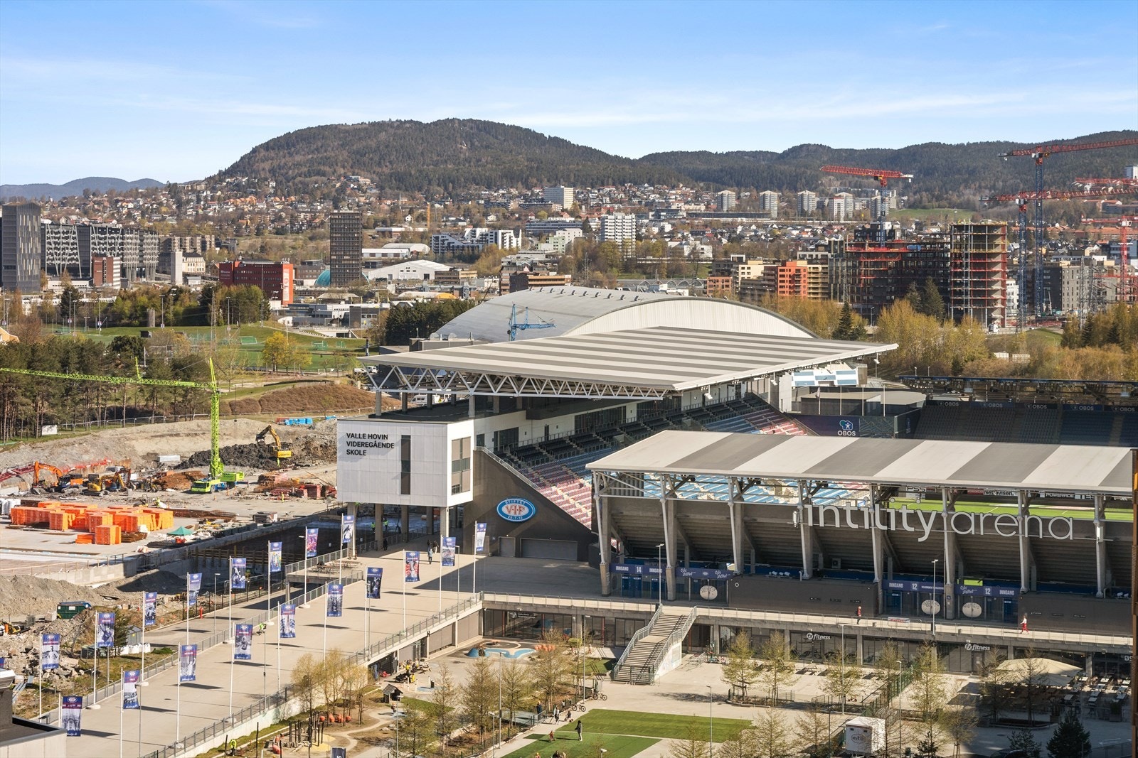 Utsikt mot Valle Hovin. Galleribilde