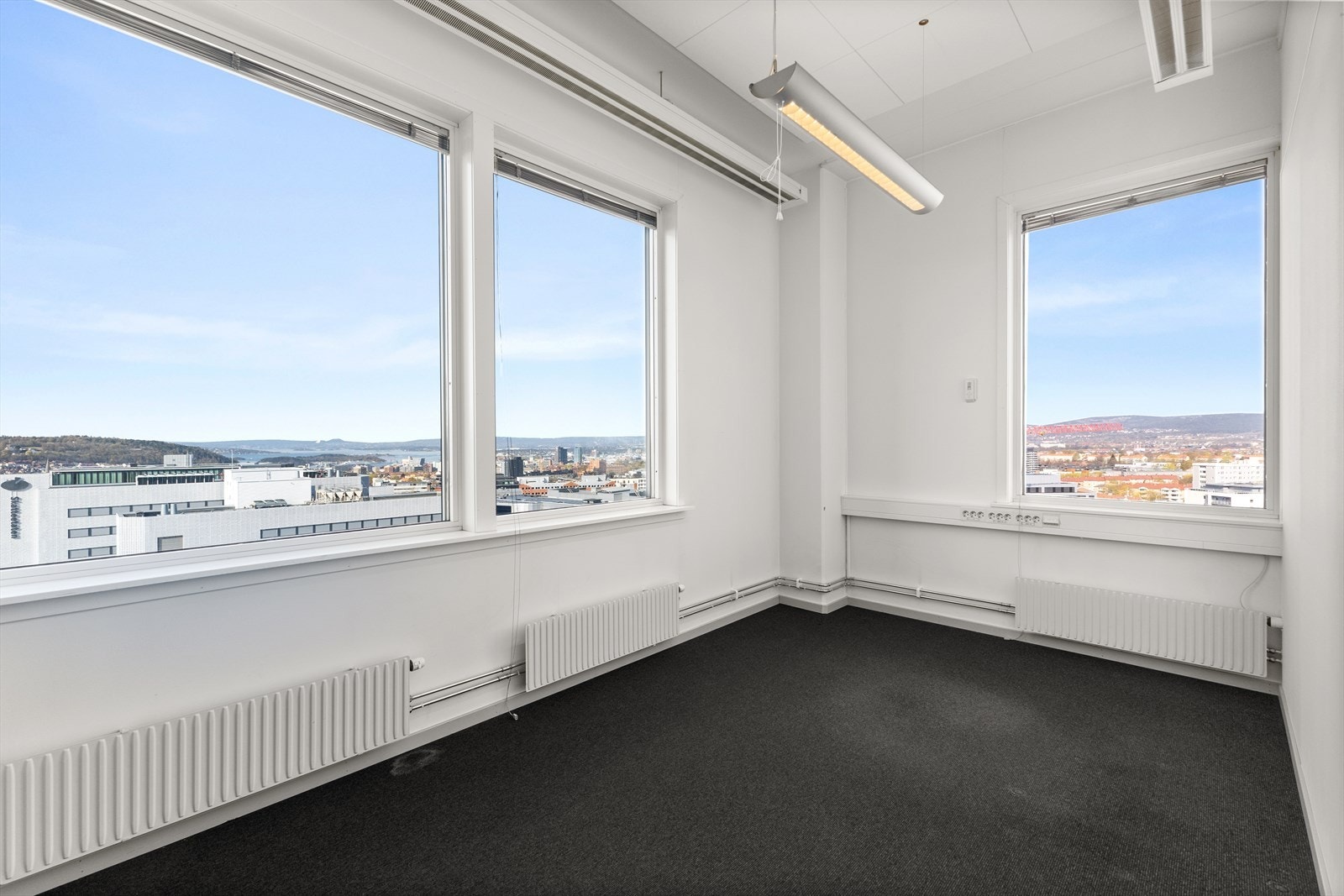 Hjørnekontor med utsikt mot syd og vest. Galleribilde