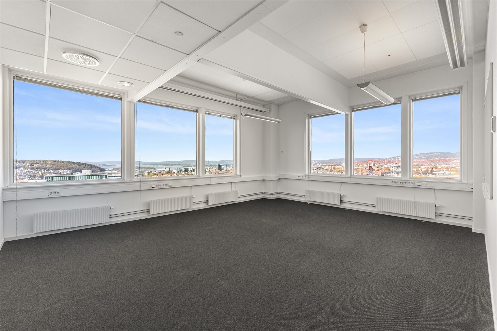 Hjørnelokale med utsikt mot syd og vest. Galleribilde