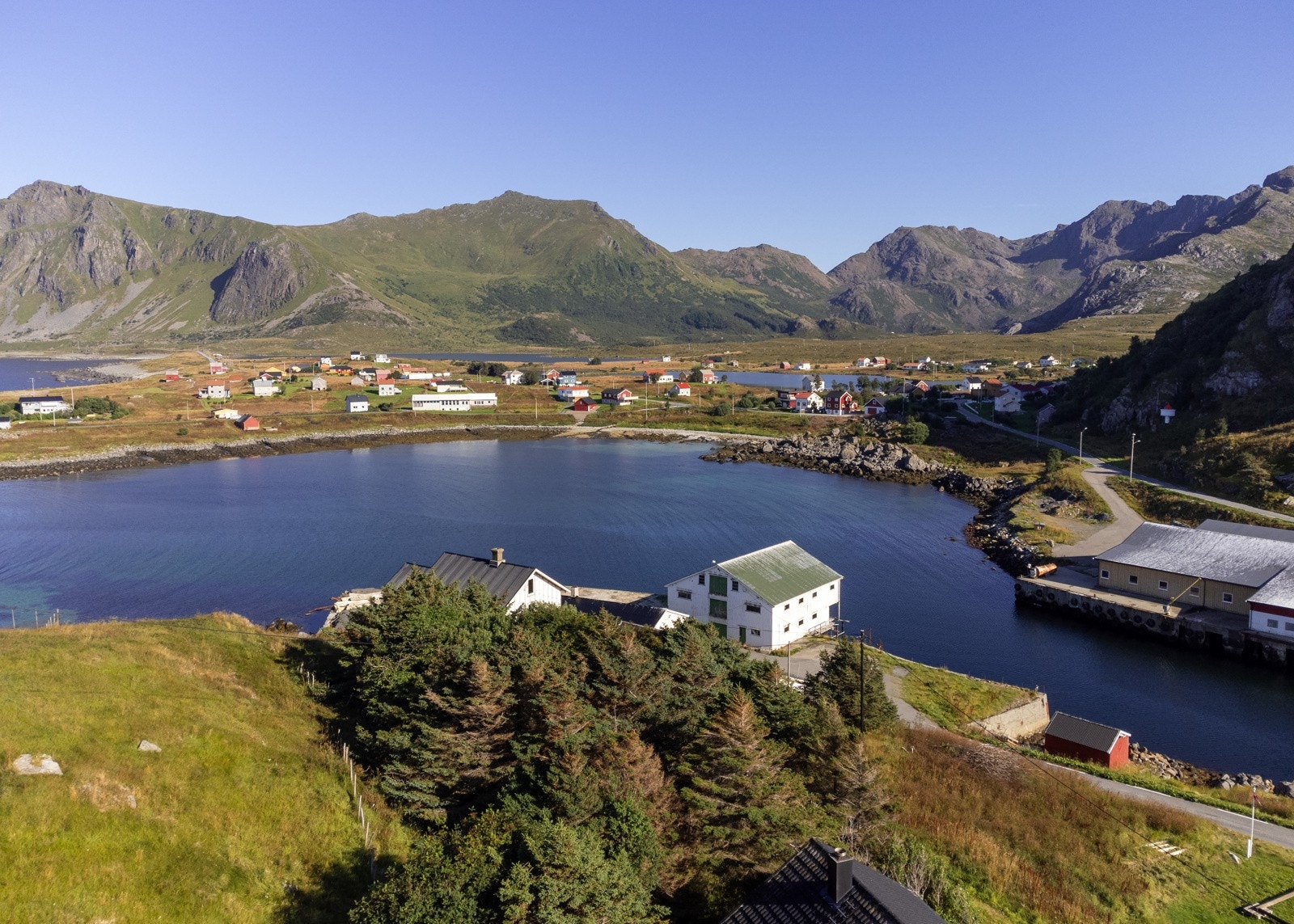 Utsikt over havnebassenget i Nykvåg Galleribilde