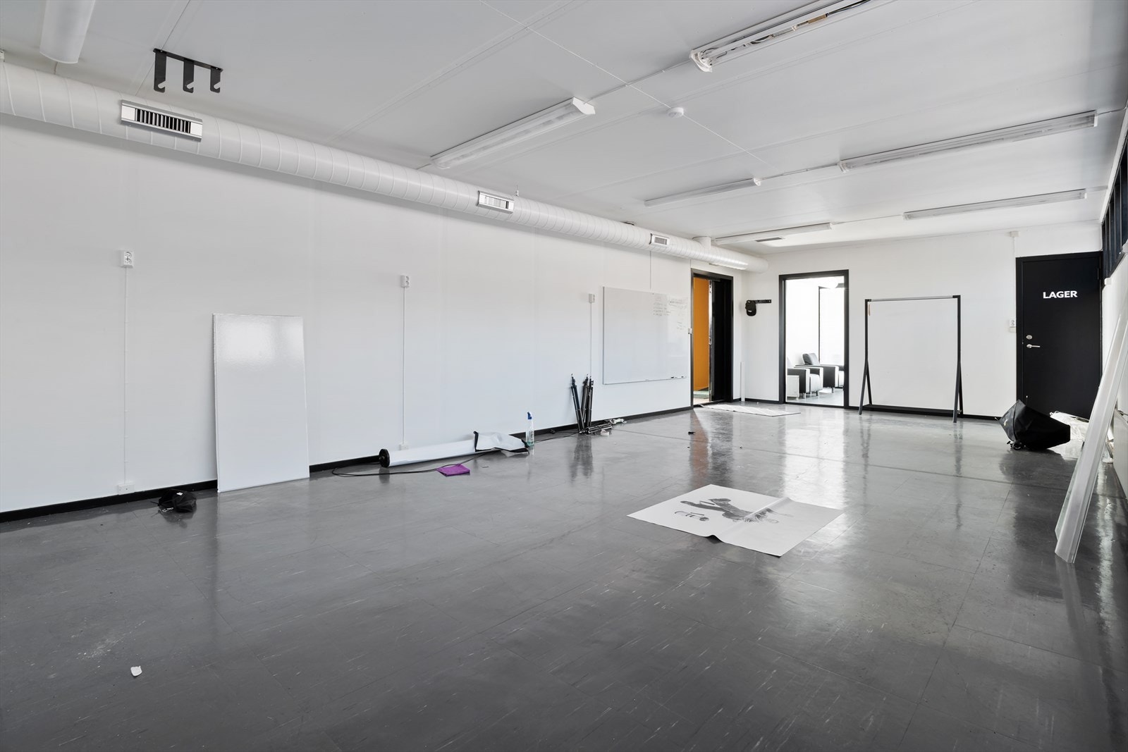 4disp.rom4.jpg Galleribilde
