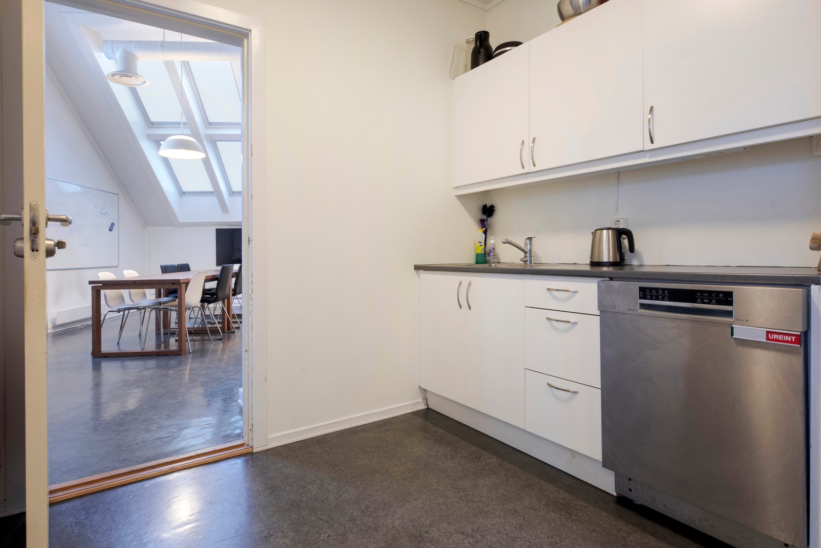 Tekjøkken og sosial sone/ møterom Galleribilde