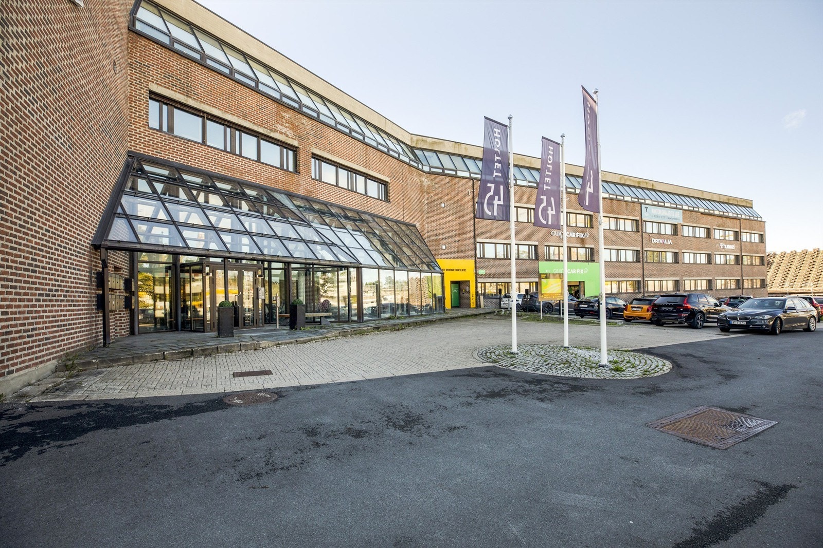 Fasade - inngangsparti Galleribilde