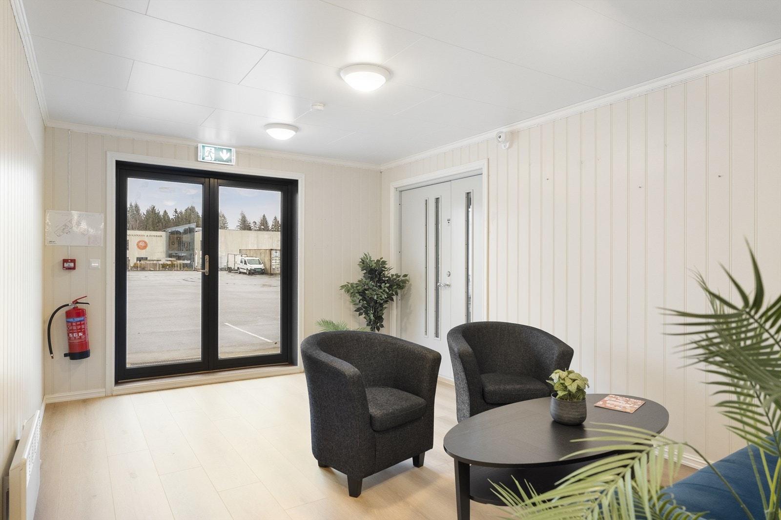 6 romslige kontorer, møterom, spiserom, 2 x wc og kopirom/garderobe. Galleribilde