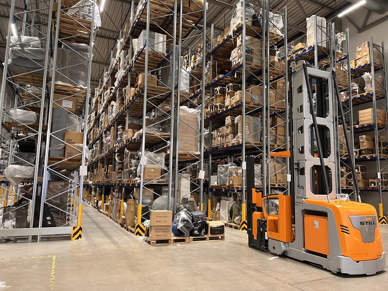 Høytlager ca. 1 029 kvm BTA - ca. 10,7m takhøyde. Innredet med lagerreoler m/plass til 1764 palleplasser. Galleribilde