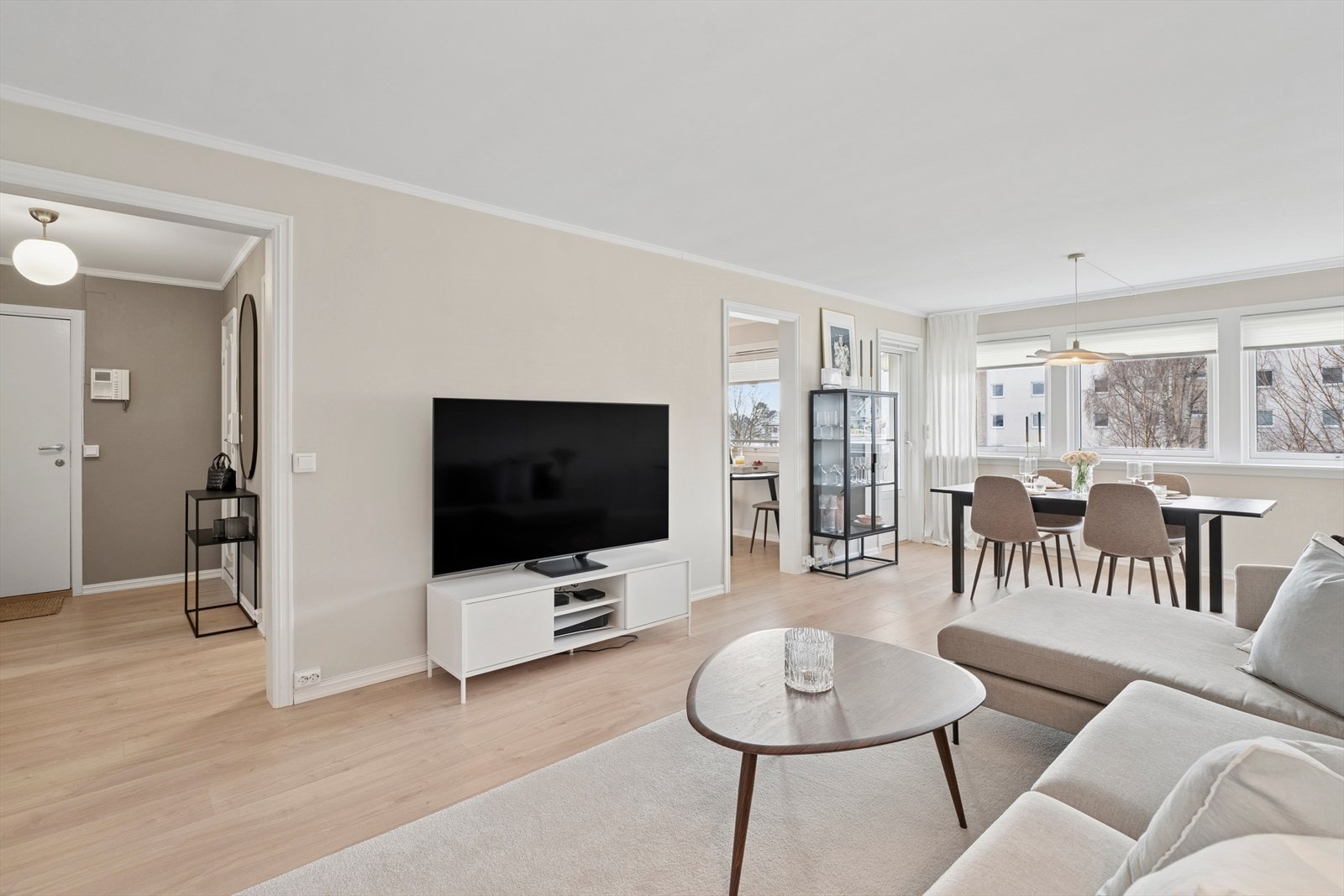 Leiligheten er påkostet og oppgradert i senere tid og fremstår som meget tiltalende. Galleribilde