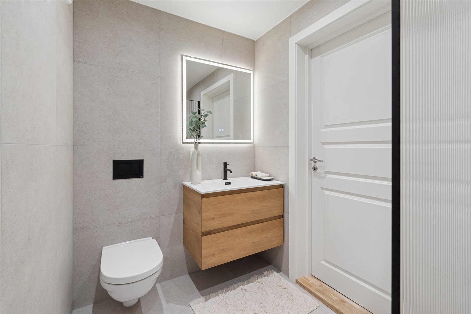 Lekkert og moderne bad med varmekabler. Galleribilde