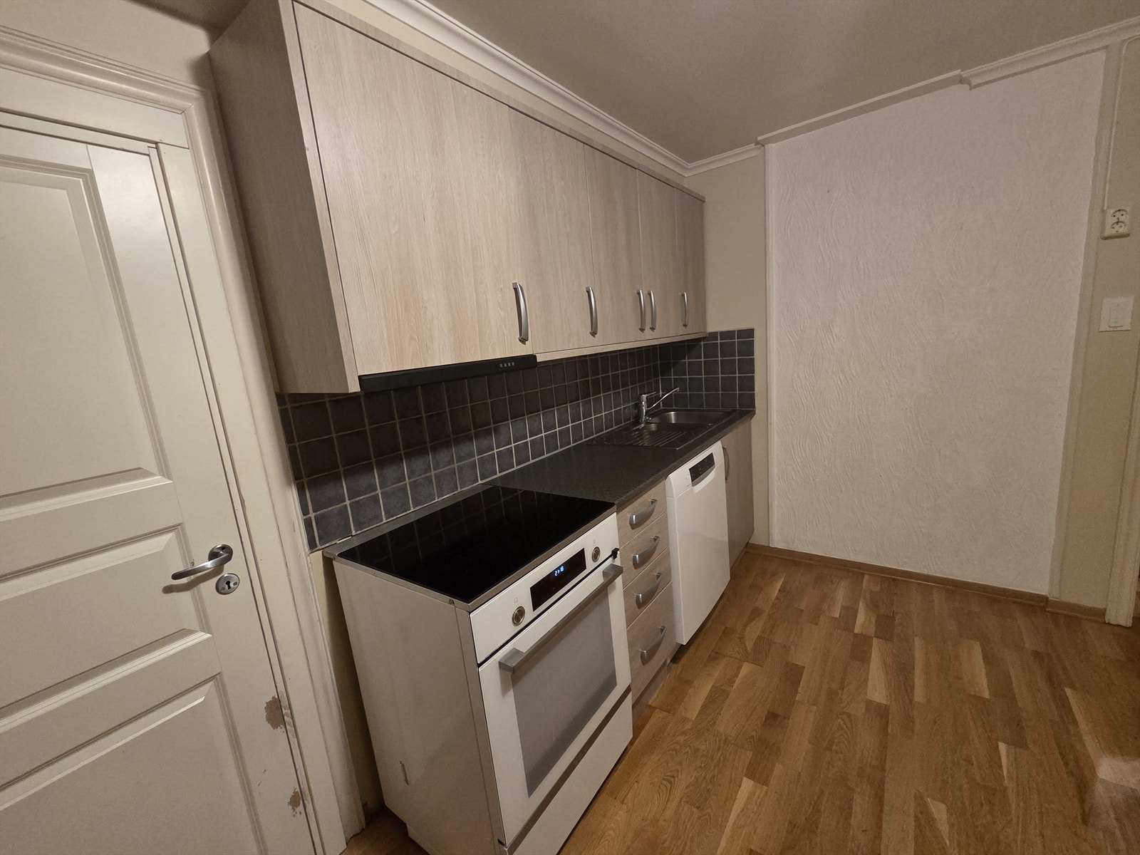 Selgers bilder - Frittstående hvitevarer medfølger handelen Galleribilde