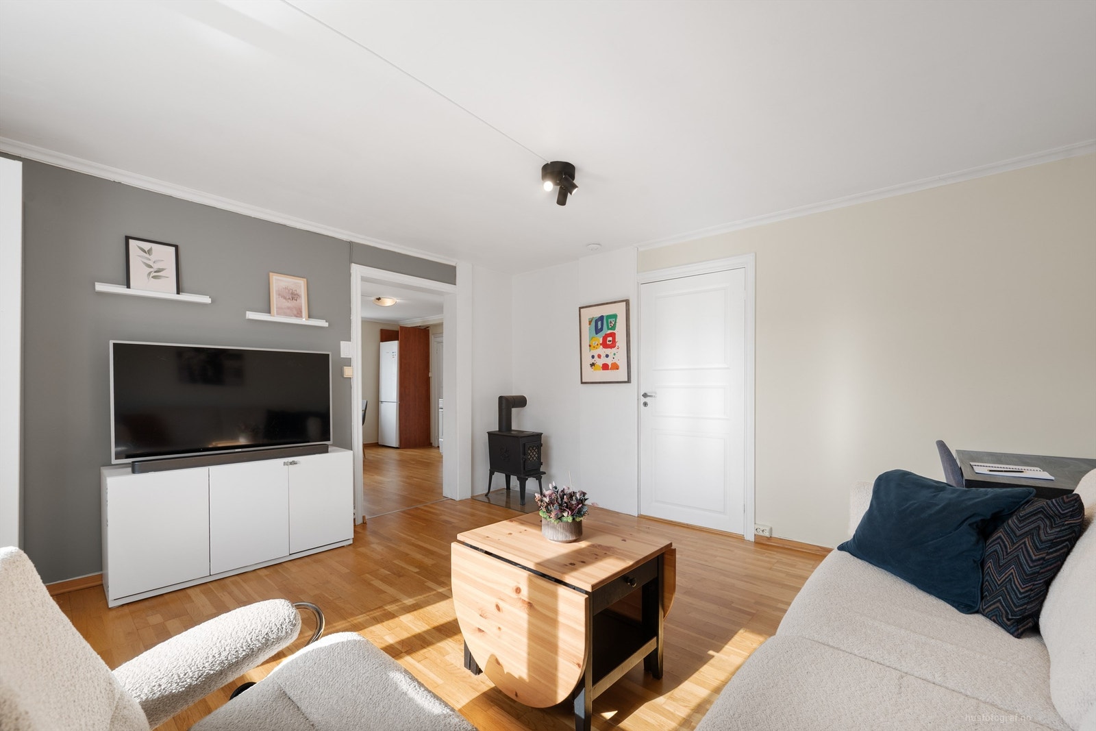 Stue med sofaområde og spiseplass Galleribilde