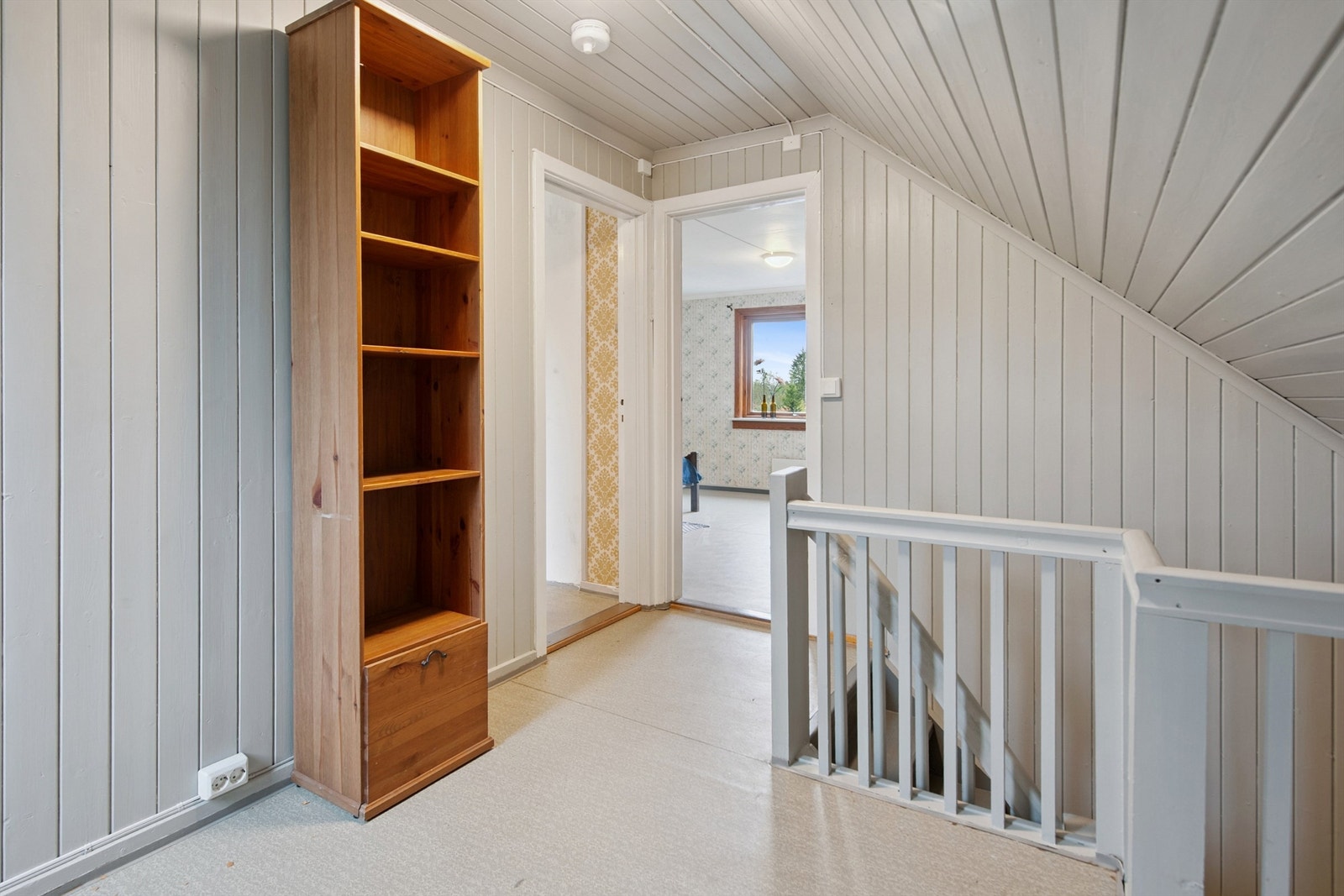 I andre etasje møtes du av en gang som kan nyttes til en kontorplass, eller liten tv-stue. Galleribilde