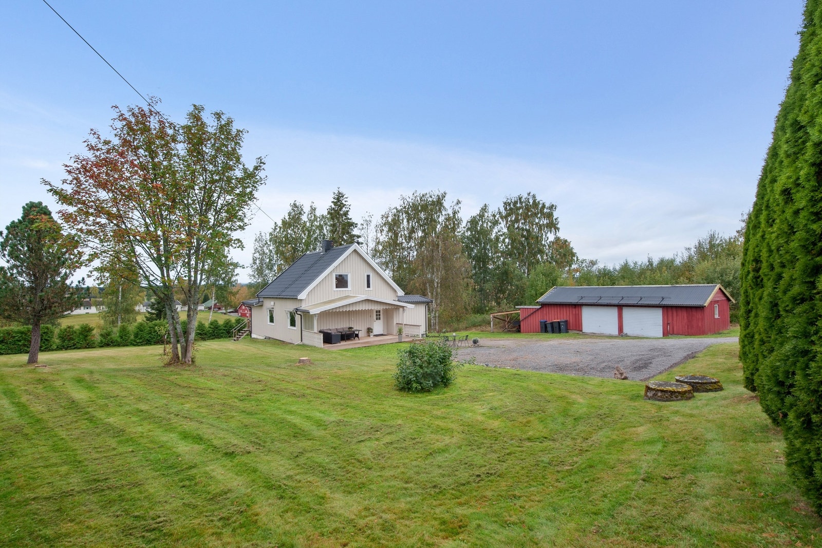 Velkommen til Skrestadvegen 4, fint beliggende på stor tomt på Fredsvollfeltet Romedal! Galleribilde