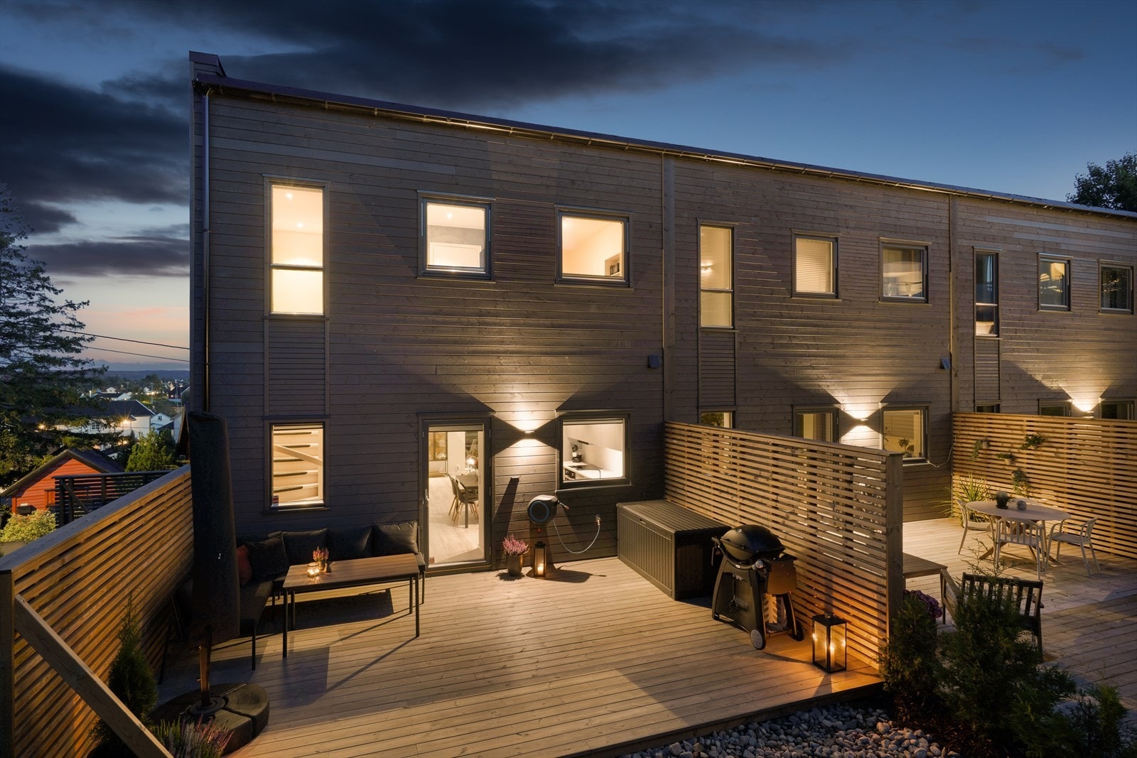 Rekkehuset har en attraktiv beliggenhet på enden i sameiet Galleribilde