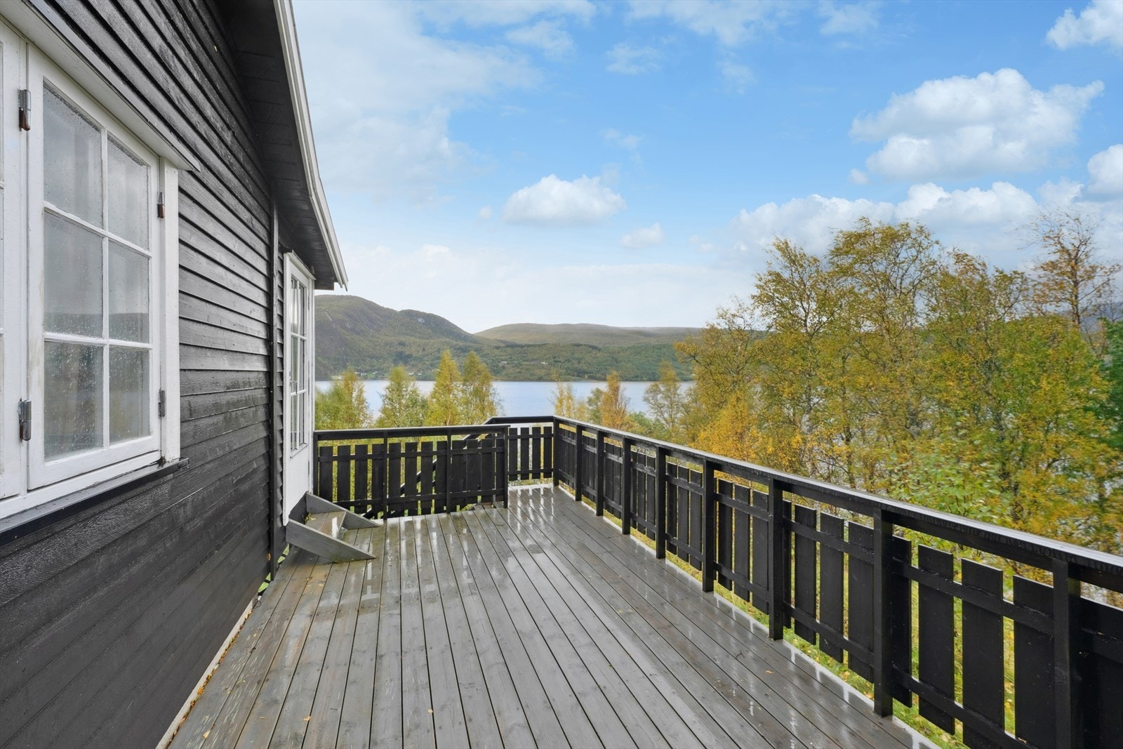 Her er det rikelig med plass for utemøblement, grill og annet en måtte ønske. Galleribilde