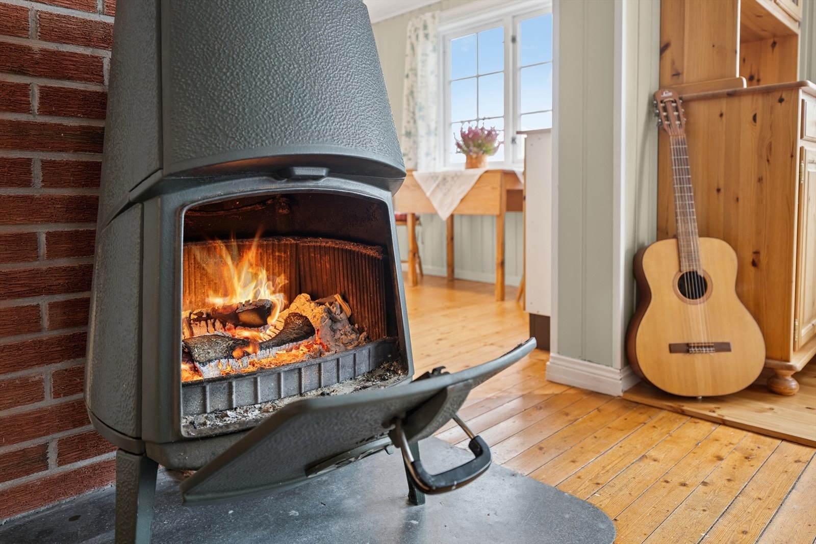 Vedovnen bidrar til å varme opp både rom og stemning. Galleribilde