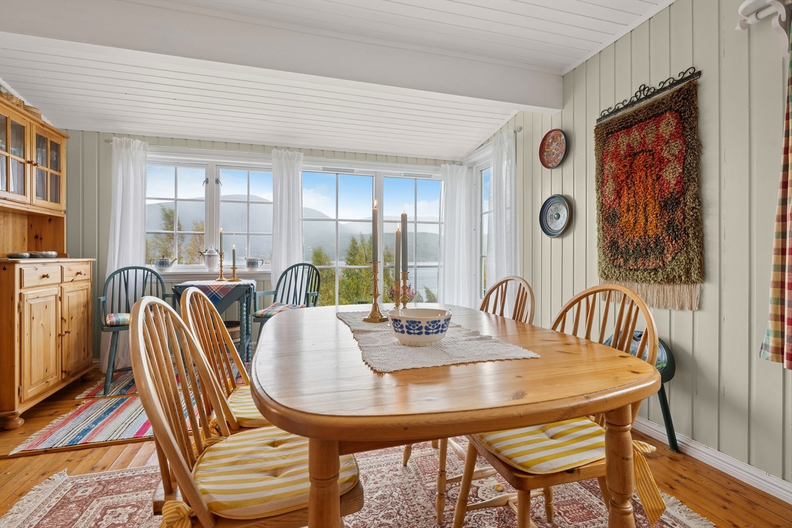 Spisegruppen tar plass i egen sone og inviterer til sosiale og hyggelige måltider. Galleribilde